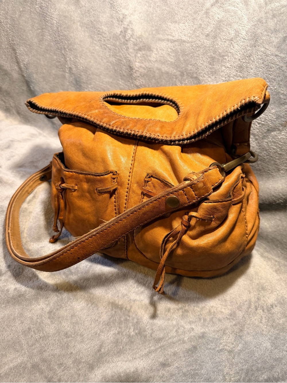 Lucky Brand Caramel Leather Fold Over Shoulder Bag - Picture 3 of 11